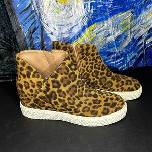 New with Tags Aerosoles Leopard Print Wedge Zipper Sneakers Size 7.5